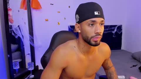 Snapshot of theo_sky1 chatting on October 17, 3:47 pm Theo Sky online show from October 17, 3:47 pm