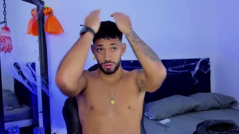 Snapshot of theo_sky1 chatting on October 18, 3:46 pm Theo Sky online show from October 18, 3:46 pm