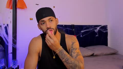 Snapshot of theo_sky1 chatting on October 28, 3:04 pm Theo Sky online show from October 28, 3:04 pm