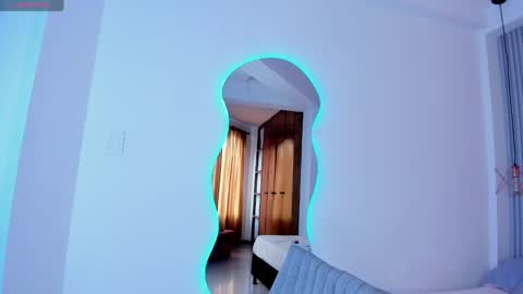 Snapshot of theohawke_ chatting on January 4, 8:48 pm THEO- MATEO online show from January 4, 8:48 pm