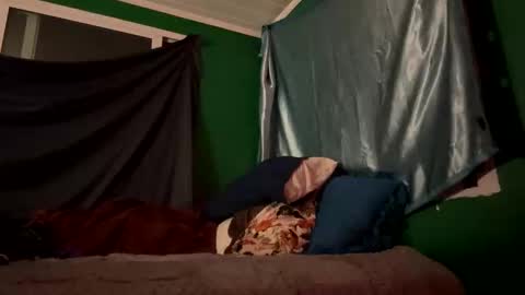 Snapshot of theonlyboi43ver chatting on November 19, 12:10 am theonlyboi43ver online show from November 19, 12:10 am