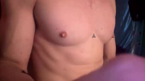 Snapshot of theonlyboi43ver chatting on November 28, 9:01 am theonlyboi43ver online show from November 28, 9:01 am