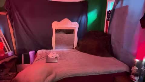 Snapshot of theonlyboi43ver chatting on December 1, 9:31 pm theonlyboi43ver online show from December 1, 9:31 pm