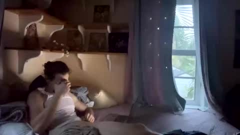 Snapshot of theonlyboi43ver chatting on December 15, 12:31 pm theonlyboi43ver online show from December 15, 12:31 pm