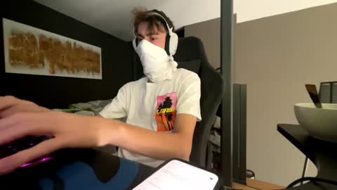 Snapshot of theothede19cm chatting on October 22, 10:48 am theothede19cm online show from October 22, 10:48 am