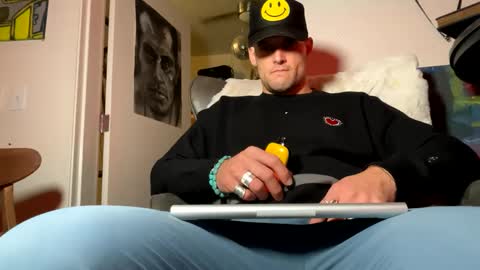 Snapshot of theoutfitter chatting on January 1, 12:33 pm MISTERPOWERS online show from January 1, 12:33 pm