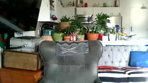 Snapshot of theoutfitter chatting on February 14, 10:04 pm MISTERPOWERS online show from February 14, 10:04 pm