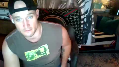 Snapshot of theoutfitter chatting on February 20, 2:07 am MISTERPOWERS online show from February 20, 2:07 am