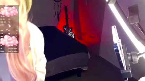 Snapshot of theprojectsara1 chatting on November 18, 5:17 pm Sara online show from November 18, 5:17 pm