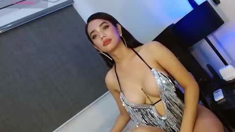 Snapshot of thequeenofsexx chatting on January 26, 1:36 pm Amber DONT FORGET TO FOLLOW ME AND THUMBS UP online show from January 26, 1:36 pm