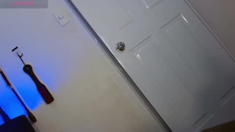 Snapshot of thequeenofsexx chatting on February 3, 5:35 pm Amber DONT FORGET TO FOLLOW ME AND THUMBS UP online show from February 3, 5:35 pm