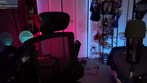 Snapshot of therealbumbles chatting on December 2, 4:09 pm Bumbles or B online show from December 2, 4:09 pm