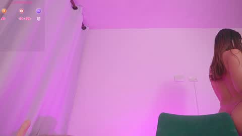 Snapshot of therealpeach_ chatting on January 22, 5:48 am online show from January 22, 5:48 am