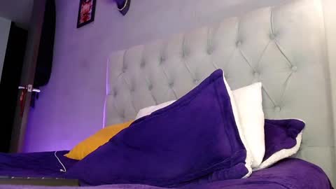 Snapshot of therealsoleil chatting on December 25, 7:03 am therealsoleil online show from December 25, 7:03 am