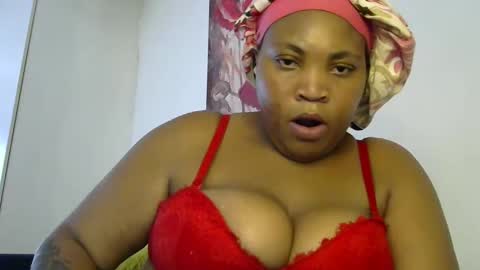 Snapshot of theshybaddie chatting on January 25, 12:16 pm theshybaddie online show from January 25, 12:16 pm