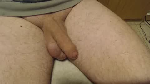 Snapshot of thesneakysqueeker chatting on December 1, 10:43 pm Peter online show from December 1, 10:43 pm