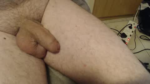 Snapshot of thesneakysqueeker chatting on December 10, 10:06 am Peter online show from December 10, 10:06 am