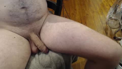 Snapshot of thesneakysqueeker chatting on November 17, 9:09 pm Peter online show from November 17, 9:09 pm