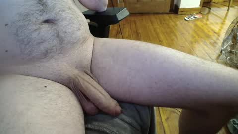 Snapshot of thesneakysqueeker chatting on December 15, 10:25 pm Peter online show from December 15, 10:25 pm