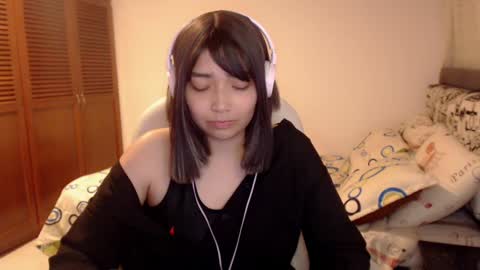 Snapshot of thetalkingbutt chatting on December 3, 3:52 am Mai online show from December 3, 3:52 am