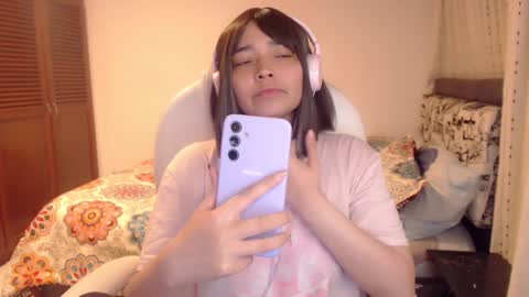 Snapshot of thetalkingbutt chatting on January 5, 5:20 am Mai online show from January 5, 5:20 am