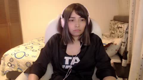 Snapshot of thetalkingbutt chatting on February 24, 7:55 am Mai online show from February 24, 7:55 am