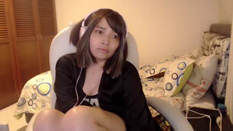 Snapshot of thetalkingbutt chatting on March 10, 8:15 am Mai online show from March 10, 8:15 am