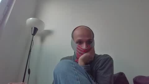 Snapshot of thetubedscarfguy chatting on February 23, 4:13 pm Scarf guy online show from February 23, 4:13 pm