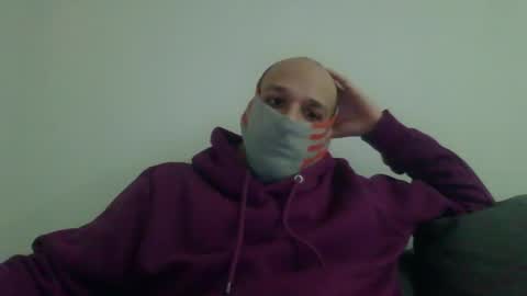 Snapshot of thetubedscarfguy chatting on February 24, 7:09 pm Scarf guy online show from February 24, 7:09 pm