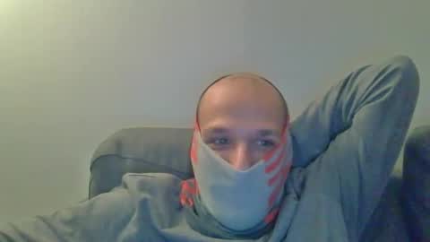 Snapshot of thetubedscarfguy chatting on February 25, 6:20 pm Scarf guy online show from February 25, 6:20 pm