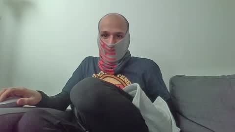 Snapshot of thetubedscarfguy chatting on March 12, 2:56 pm Scarf guy online show from March 12, 2:56 pm