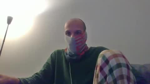 Snapshot of thetubedscarfguy chatting on October 21, 6:25 am Scarf guy online show from October 21, 6:25 am