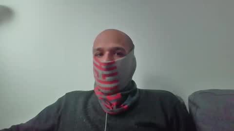 Snapshot of thetubedscarfguy chatting on November 4, 8:57 am Scarf guy online show from November 4, 8:57 am