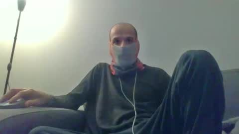 Snapshot of thetubedscarfguy chatting on November 11, 7:19 am Scarf guy online show from November 11, 7:19 am