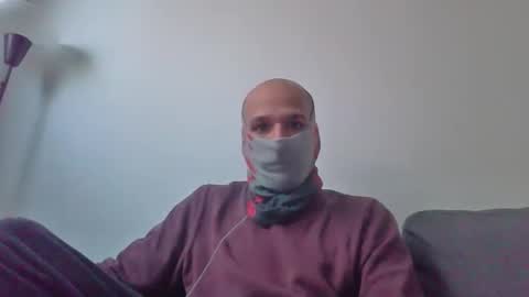 Snapshot of thetubedscarfguy chatting on November 26, 9:10 am Scarf guy online show from November 26, 9:10 am