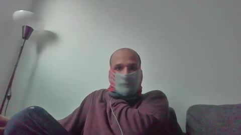 Snapshot of thetubedscarfguy chatting on December 3, 8:12 am Scarf guy online show from December 3, 8:12 am