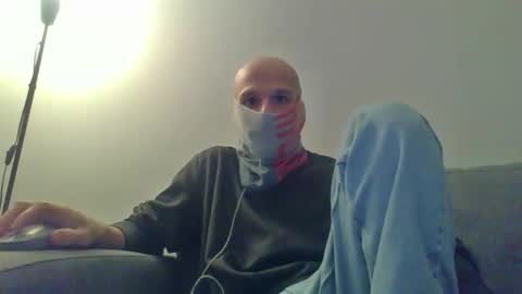 Snapshot of thetubedscarfguy chatting on December 17, 4:57 pm Scarf guy online show from December 17, 4:57 pm