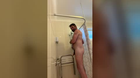 Snapshot of thewildsideofmenow chatting on December 17, 7:36 am thewildsideofmenow online show from December 17, 7:36 am