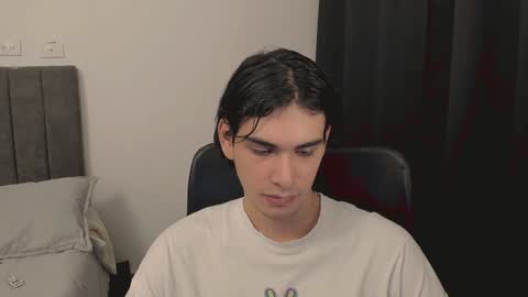 Snapshot of thiaan__ chatting on December 11, 11:43 pm thiaan__ online show from December 11, 11:43 pm