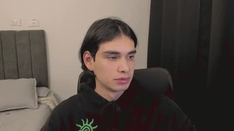 Snapshot of thiaan__ chatting on December 14, 1:39 am thiaan__ online show from December 14, 1:39 am