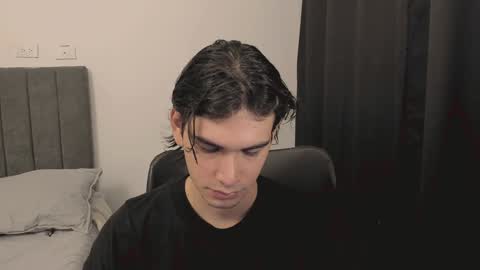 Snapshot of thiaan__ chatting on December 17, 2:23 am thiaan__ online show from December 17, 2:23 am