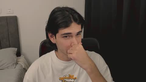 Snapshot of thiaan__ chatting on December 18, 2:21 am thiaan__ online show from December 18, 2:21 am