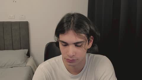 Snapshot of thiaan__ chatting on December 22, 3:55 am thiaan__ online show from December 22, 3:55 am