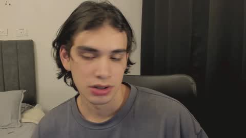 Snapshot of thiaan__ chatting on December 25, 1:10 am thiaan__ online show from December 25, 1:10 am