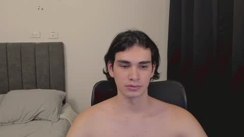 Snapshot of thiaan__ chatting on January 10, 7:04 am thiaan__ online show from January 10, 7:04 am