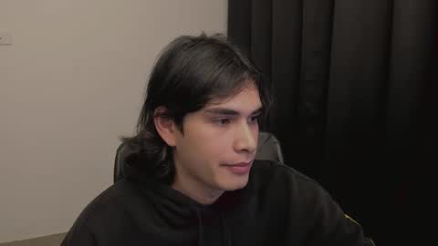 Snapshot of thiaan__ chatting on February 14, 3:11 am thiaan__ online show from February 14, 3:11 am