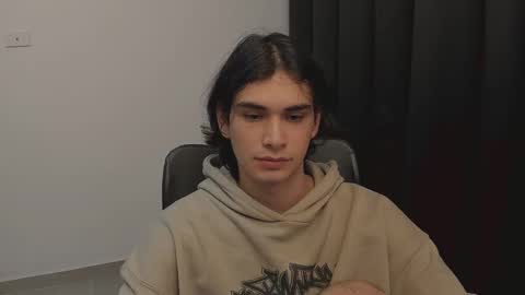 Snapshot of thiaan__ chatting on February 21, 2:50 am thiaan__ online show from February 21, 2:50 am