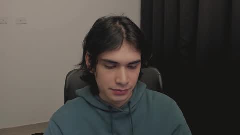 Snapshot of thiaan__ chatting on March 1, 1:32 am thiaan__ online show from March 1, 1:32 am