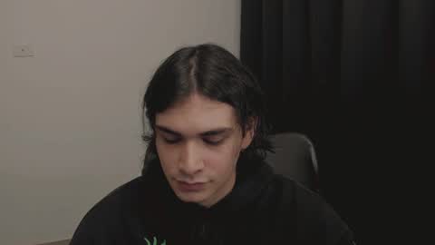 Snapshot of thiaan__ chatting on March 8, 12:44 am thiaan__ online show from March 8, 12:44 am