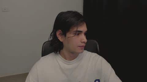 Snapshot of thiaan__ chatting on March 9, 3:01 am thiaan__ online show from March 9, 3:01 am